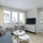 Cozy With Workspace In The Center By Renters *