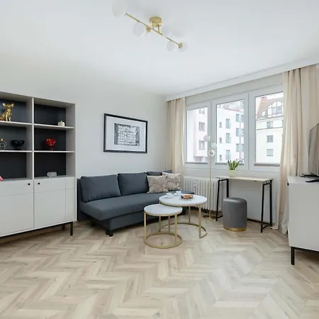 Cozy With Workspace In The Center By Renters *