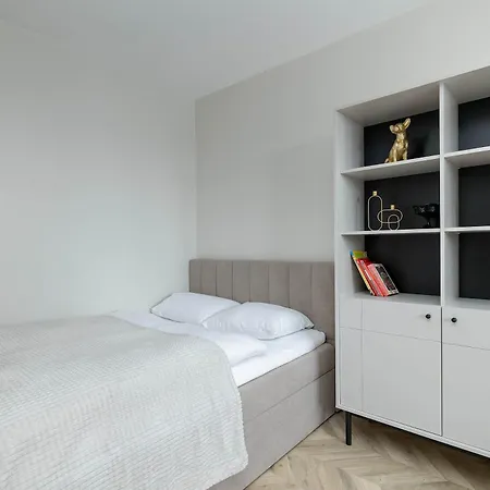 Cozy With Workspace In The Center By Renters Апартаменты
