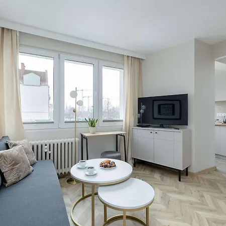 Cozy With Workspace In The Center By Renters *