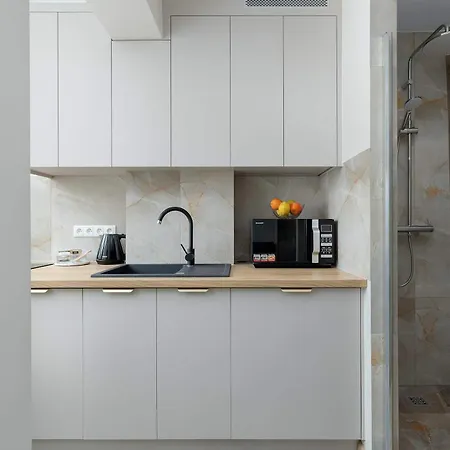 Апартаменты Cozy With Workspace In The Center By Renters Щецин