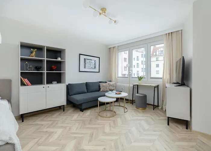 Cozy With Workspace In The Center By Renters *