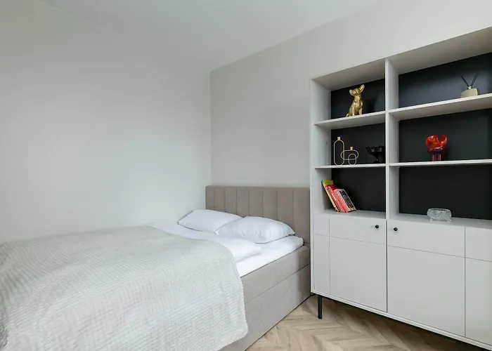 Cozy With Workspace In The Center By Renters Lägenhet